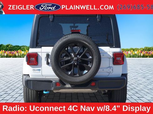 Used 2023 Jeep Wrangler Unlimited Sahara w/ Cold Weather Group AWD/4WD image 4