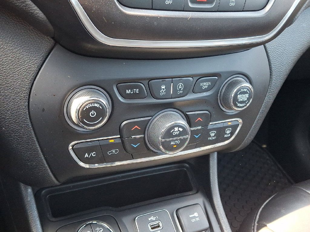 Used 2021 Jeep Cherokee Trailhawk w/ Sun, Sound & Nav Group AWD/4WD image 18