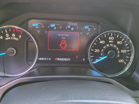 Used 2016 Ford F150 Platinum w/ Equipment Group 701A Luxury AWD/4WD image 19