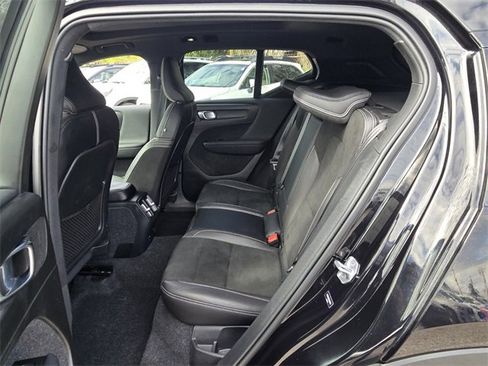 Used 2021 Volvo XC40 P8 Recharge w/ Advanced Package image 14