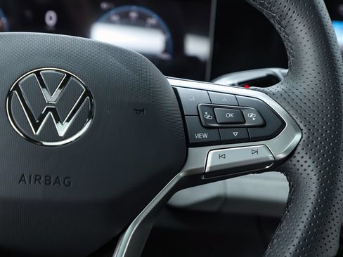 New 2026 Volkswagen Tiguan SE R-Line FWD image 61
