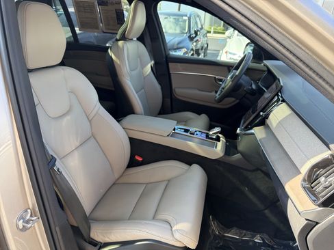 Used 2026 Volvo XC90 B6 Ultra w/ Protection Package Premier AWD/4WD image 35