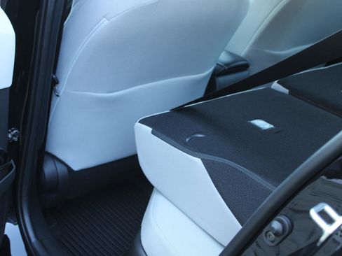 Used 2023 Toyota Corolla SE image 38