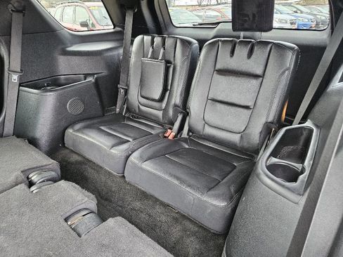 Used 2017 Ford Explorer XLT w/ Equipment Group 202A AWD/4WD image 16