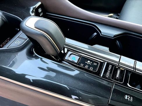 Used 2024 Toyota Crown Limited w/ Advanced Technology Package image 17