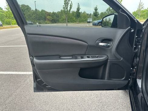 Used 2012 Dodge Avenger SXT FWD image 13