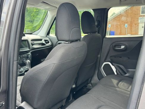 Used 2018 Jeep Renegade Latitude w/ Cold Weather Group AWD/4WD image 17
