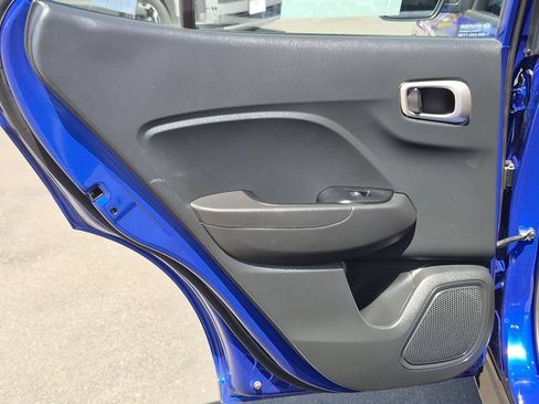 Used 2025 Hyundai Venue SEL FWD image 27