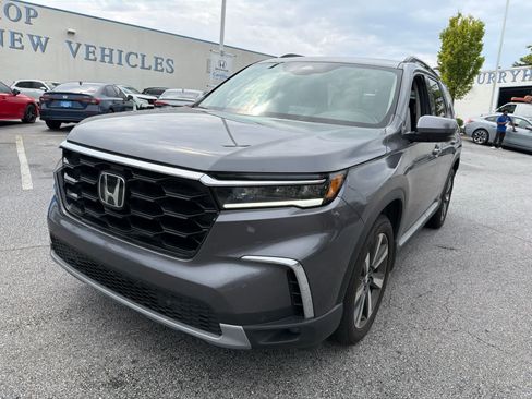 Certified 2025 Honda Pilot Touring image 1