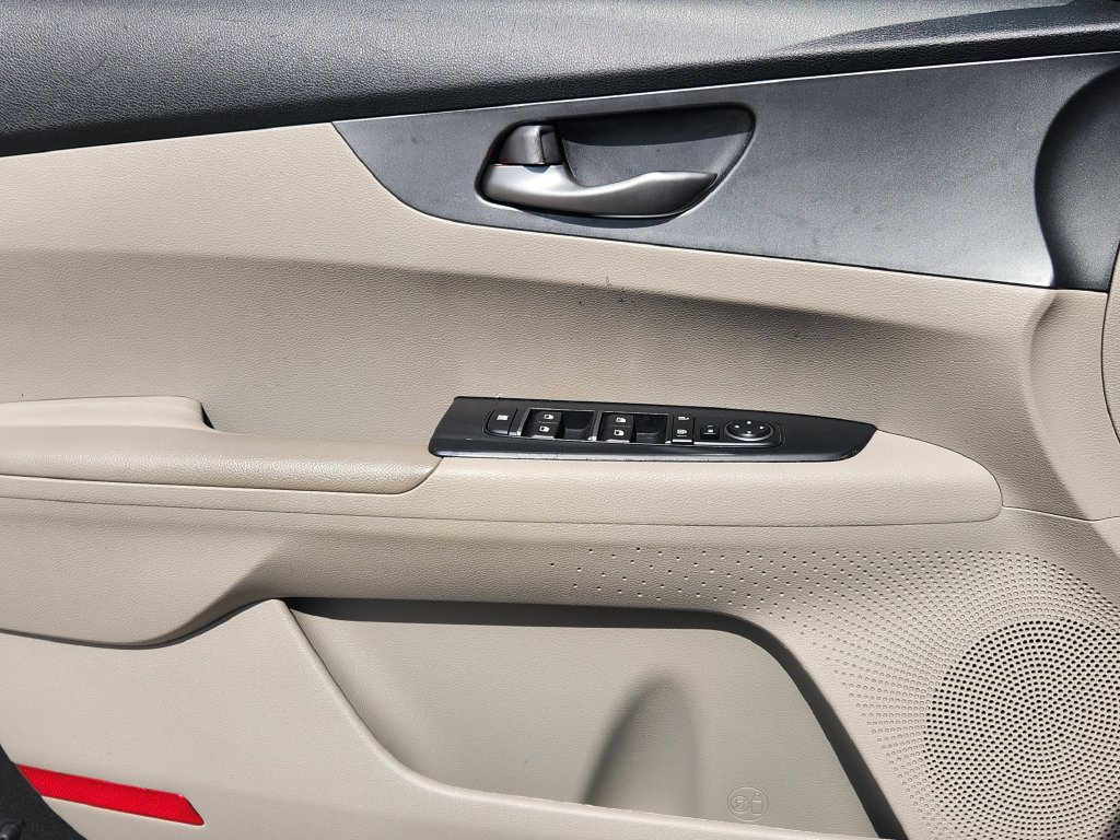 Used 2020 Kia Forte LXS FWD image 17