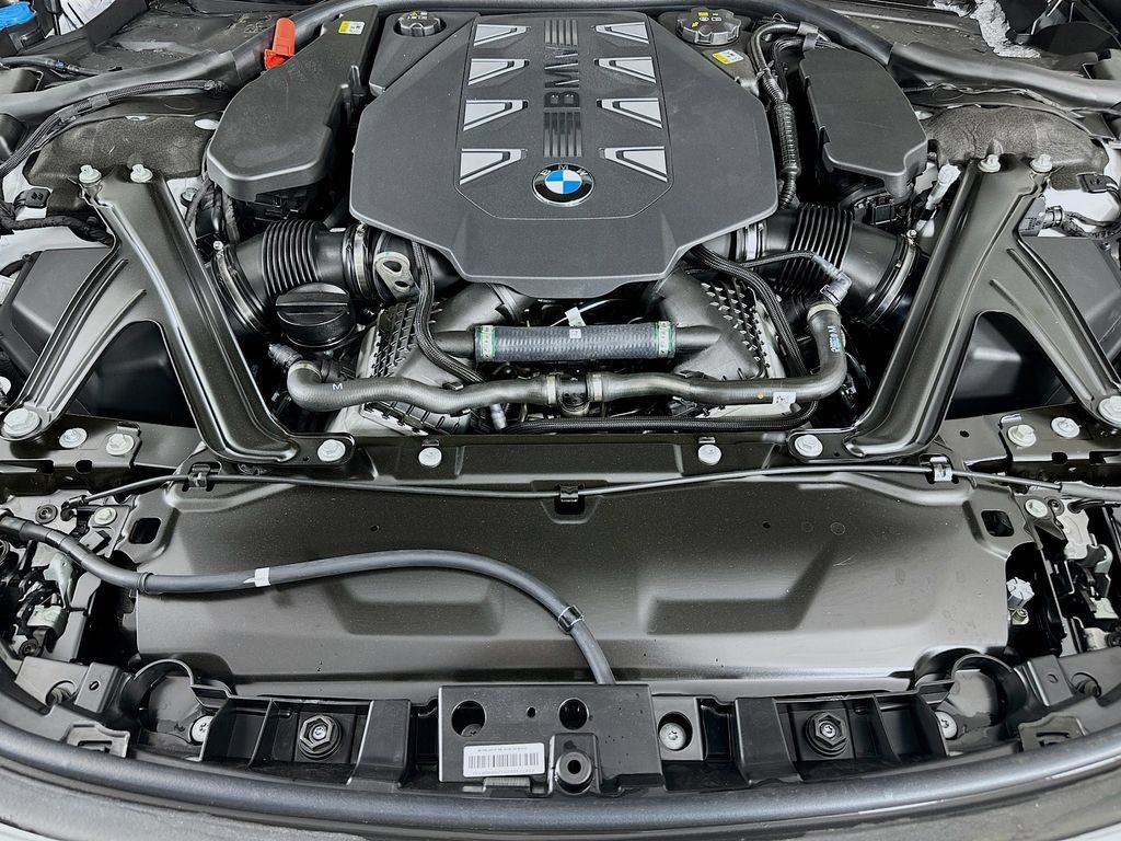 Used 2026 BMW 760i xDrive w/ Executive Package AWD/4WD image 39