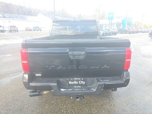 Used 2024 Toyota Tacoma TRD Sport w/ TRD Sport Upgrade Package image 20