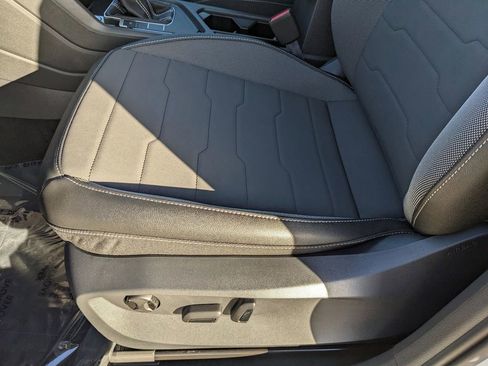 New 2026 Volkswagen Taos SE FWD image 16