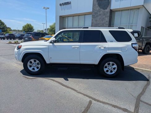 Used 2020 Toyota 4Runner SR5 Premium w/ Moonroof Package AWD/4WD image 8