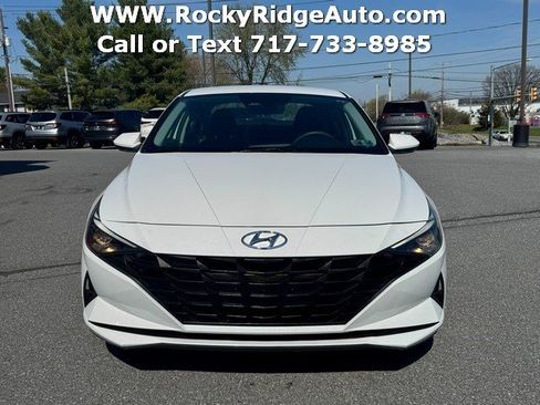 Used 2023 Hyundai Elantra SEL w/ Preferred Accessory Package FWD image 2