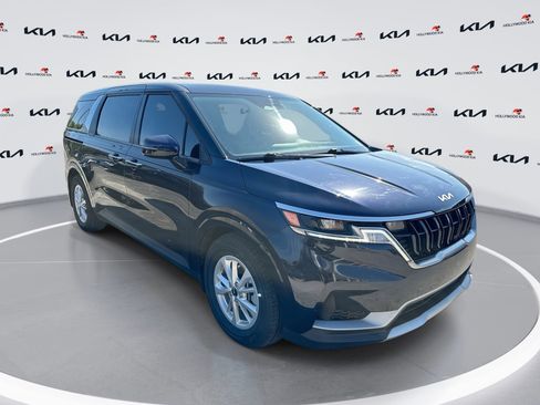 Certified 2024 Kia Carnival LX image 1