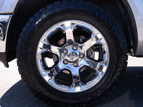 Used 2018 RAM 1500 Laramie w/ Convenience Group AWD/4WD image 4
