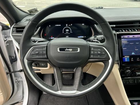 Used 2023 Jeep Grand Cherokee L Limited AWD/4WD image 18