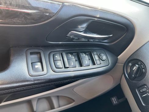 Used 2014 Dodge Grand Caravan SXT FWD image 22