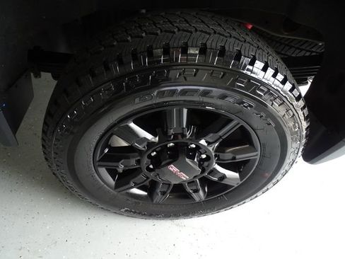 Used 2024 GMC Sierra 2500 AT4 w/ AT4 Premium Plus Package AWD/4WD image 30