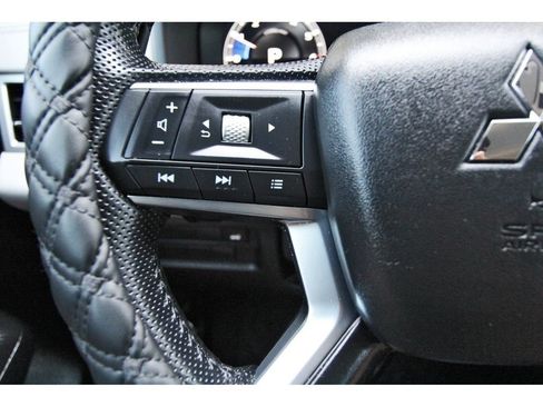 Used 2023 Mitsubishi Outlander FWD image 15