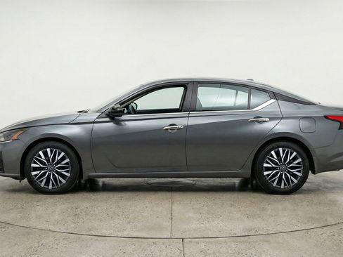 Used 2025 Nissan Altima 2.5 SV FWD image 5