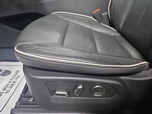 Used 2021 Cadillac Escalade ESV Premium Luxury image 31