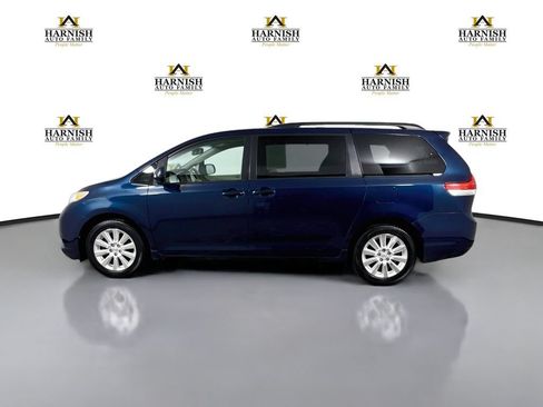 Used 2011 Toyota Sienna LE w/ Towing Pkg AWD/4WD image 4