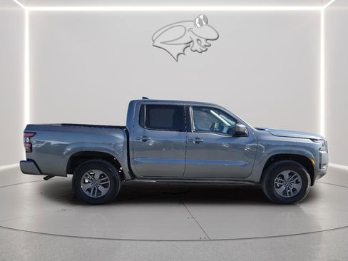 Used 2025 Nissan Frontier SV image 7