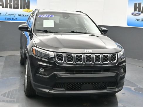 Used 2024 Jeep Compass Latitude AWD/4WD image 4