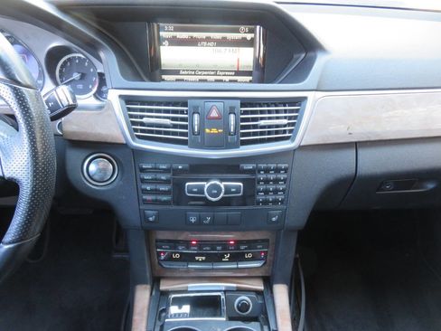 Used 2013 Mercedes-Benz E 350 4MATIC Sedan image 16
