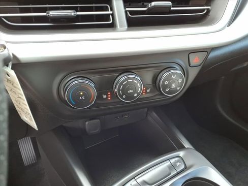 Used 2024 Chevrolet Trax RS w/ Sunroof Package image 25