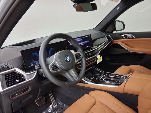 New 2026 BMW X7 xDrive40i w/ M Sport Package AWD/4WD image 2