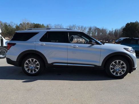 New 2026 Ford Explorer Platinum image 3
