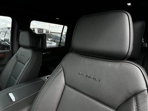 New 2026 GMC Yukon XL Denali w/ Denali Reserve Package image 22