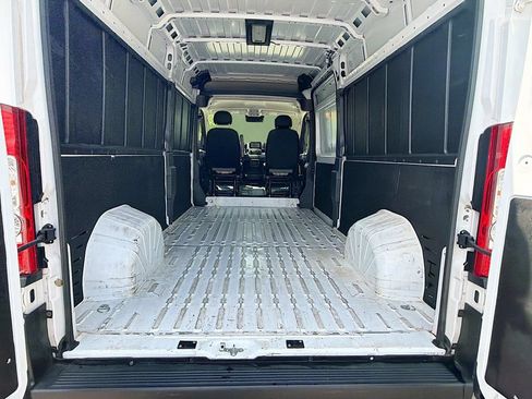Used 2024 RAM ProMaster 2500 w/ Convenience Group FWD image 12