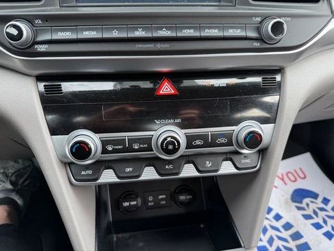 Used 2020 Hyundai Elantra SEL image 16