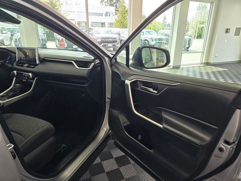 Used 2024 Toyota RAV4 XLE image 41