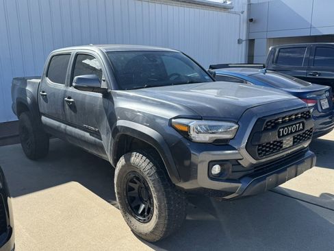 Used 2022 Toyota Tacoma TRD Off-Road AWD/4WD image 3