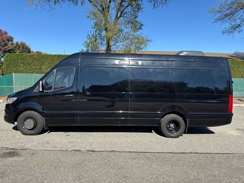 Used 2021 Mercedes-Benz Sprinter 3500 image 4