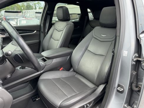 Used 2024 Cadillac XT5 Premium Luxury w/ Technology Package AWD/4WD image 16