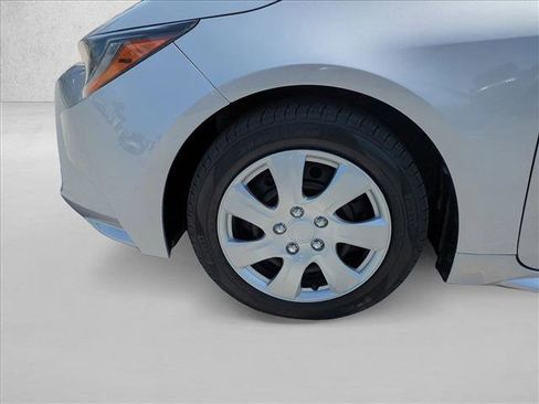 Used 2022 Toyota Corolla LE FWD image 22