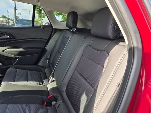 Used 2025 Chevrolet Trax LT w/ LT Convenience Package FWD image 24