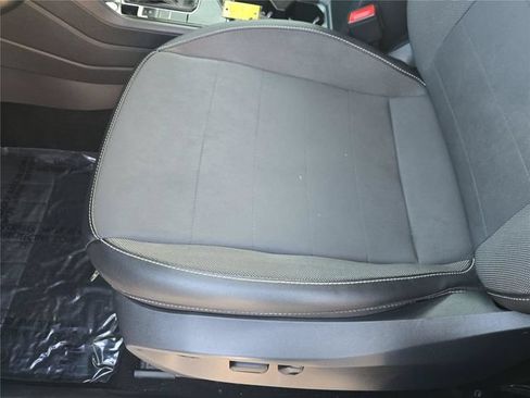 Used 2023 Volkswagen Taos SE w/ Panoramic Sunroof Package FWD image 12