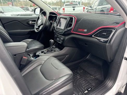 Used 2023 Jeep Cherokee Altitude Lux image 9