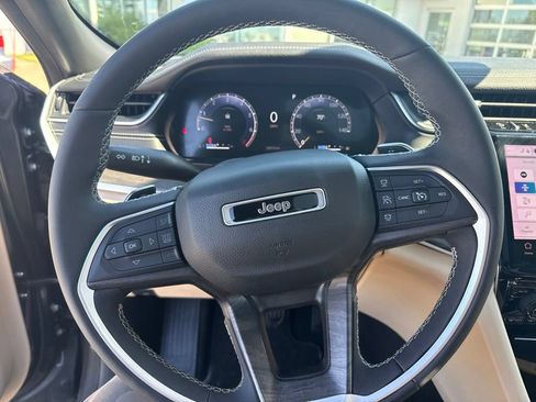 Used 2023 Jeep Grand Cherokee Limited AWD/4WD image 15