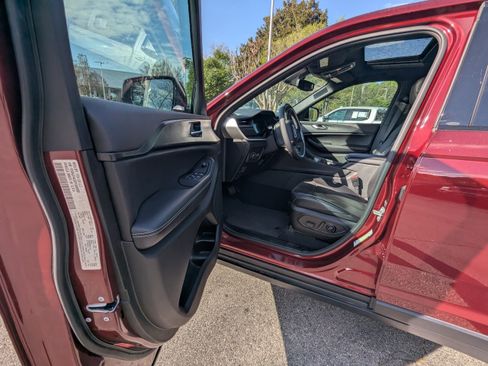 Certified 2023 Jeep Grand Cherokee Altitude AWD/4WD image 9