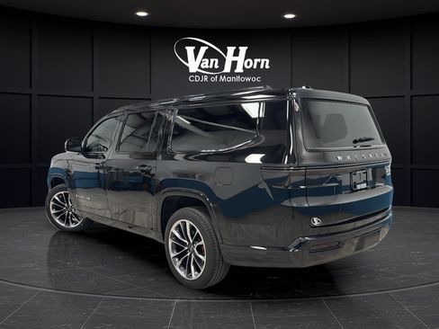 Used 2023 Jeep Wagoneer L Series III w/ Premium Group I AWD/4WD image 5