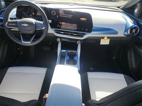 New 2026 Chevrolet Equinox EV LT image 8