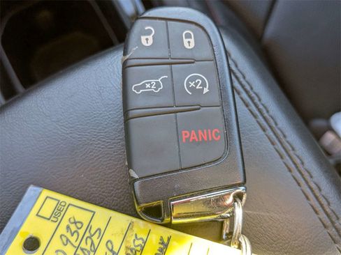 Used 2025 Jeep Compass Trailhawk w/ Trailhawk Elite Group image 34